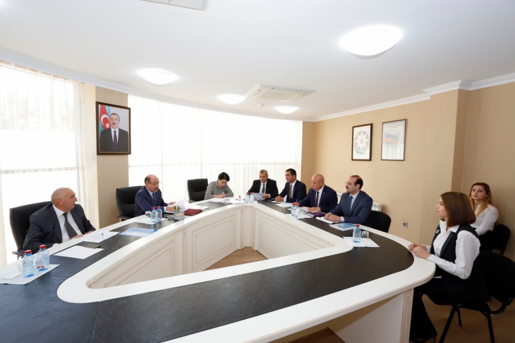 Mədəniyyət naziri Qusarda vətəndaşlarla görüşüb