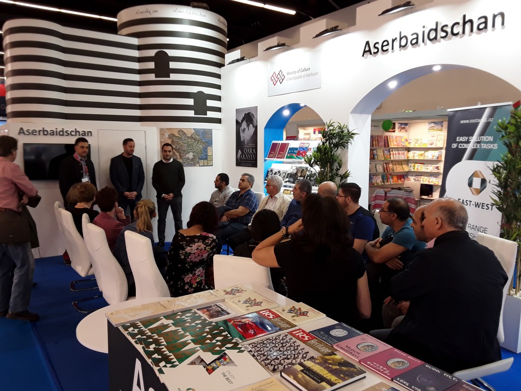 Frankfurtda alman müəllim və tələbələrlə görüş keçirilib